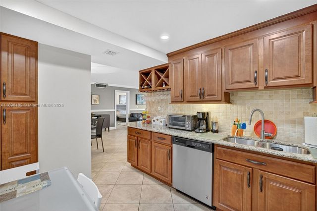 1833 S Ocean Dr 1004, Hallandale Beach, FL 33009