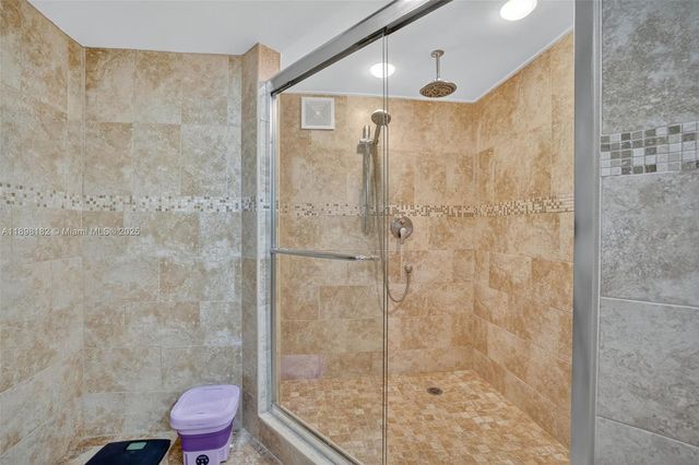 1833 S Ocean Dr 1004, Hallandale Beach, FL 33009