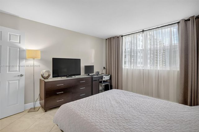 1833 S Ocean Dr 1004, Hallandale Beach, FL 33009