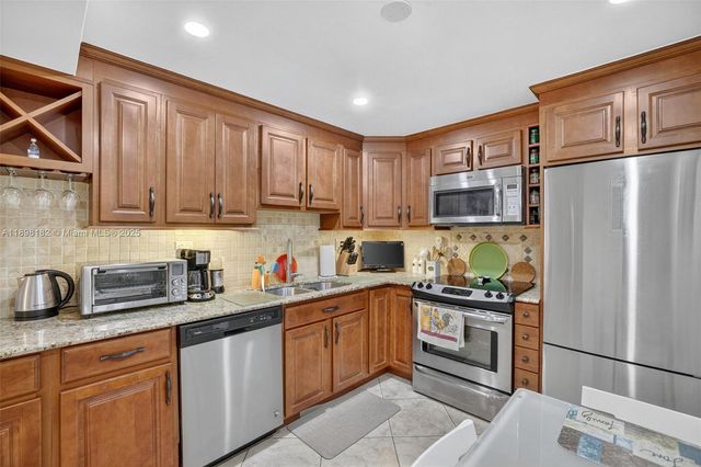 1833 S Ocean Dr 1004, Hallandale Beach, FL 33009