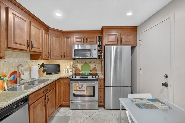 1833 S Ocean Dr 1004, Hallandale Beach, FL 33009