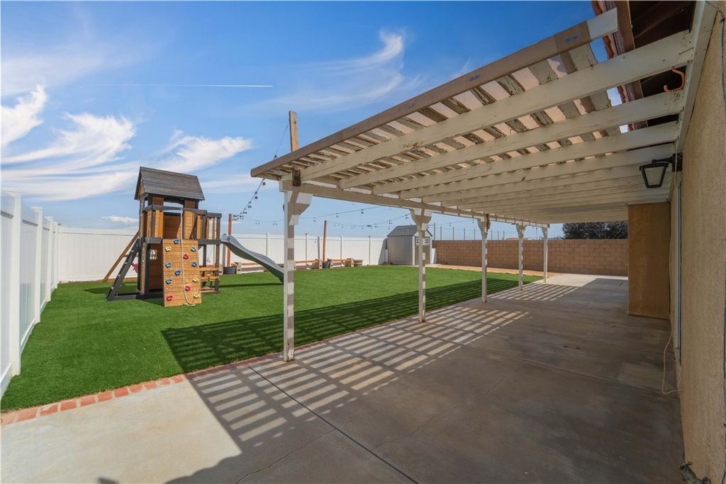Image 22 of property listing at 2848 Trakell, Rosamond, CA 93560