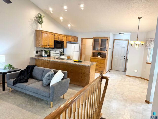 1805 E 57th St, Sioux Falls, SD 57108