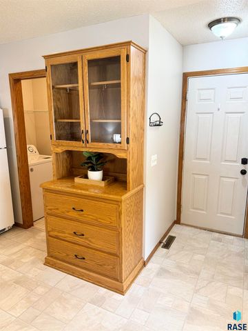 1805 E 57th St, Sioux Falls, SD 57108