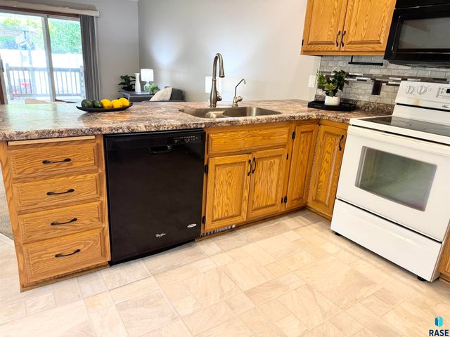1805 E 57th St, Sioux Falls, SD 57108