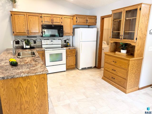 1805 E 57th St, Sioux Falls, SD 57108