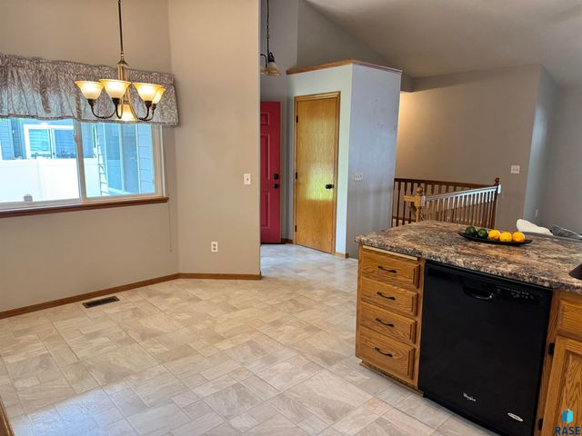 1805 E 57th St, Sioux Falls, SD 57108
