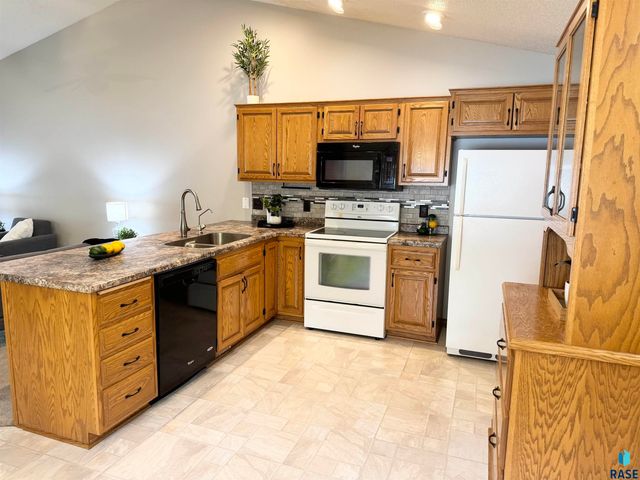 1805 E 57th St, Sioux Falls, SD 57108