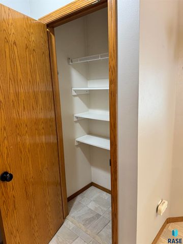 1805 E 57th St, Sioux Falls, SD 57108