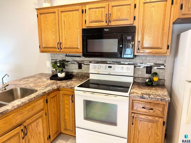 1805 E 57th St, Sioux Falls, SD 57108