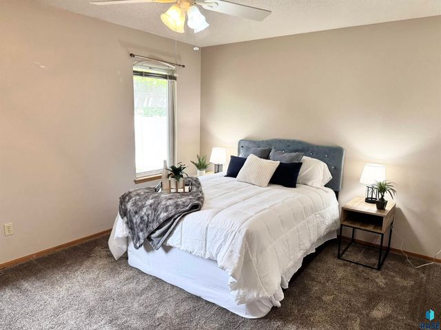 1805 E 57th St, Sioux Falls, SD 57108