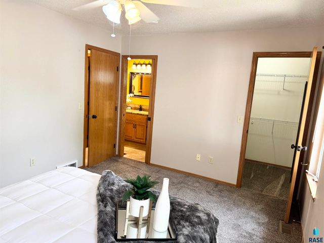 1805 E 57th St, Sioux Falls, SD 57108