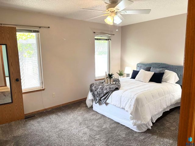1805 E 57th St, Sioux Falls, SD 57108