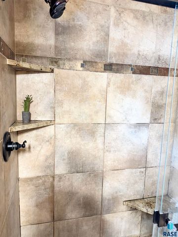1805 E 57th St, Sioux Falls, SD 57108