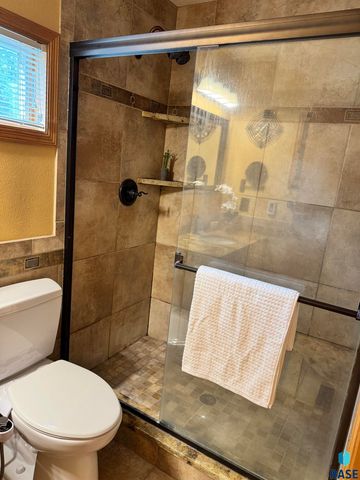 1805 E 57th St, Sioux Falls, SD 57108
