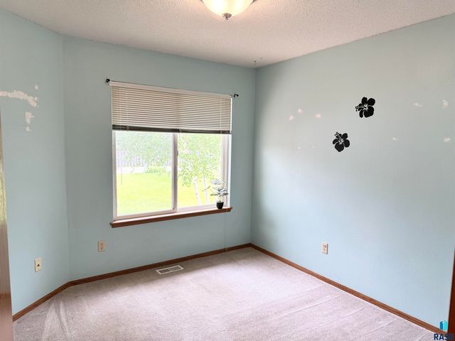 1805 E 57th St, Sioux Falls, SD 57108