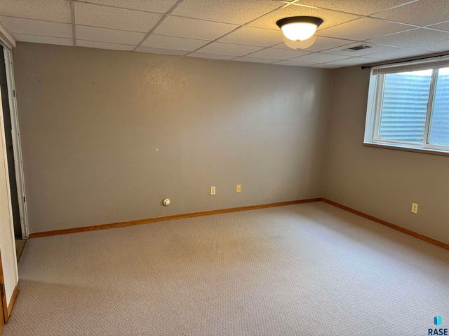 1805 E 57th St, Sioux Falls, SD 57108