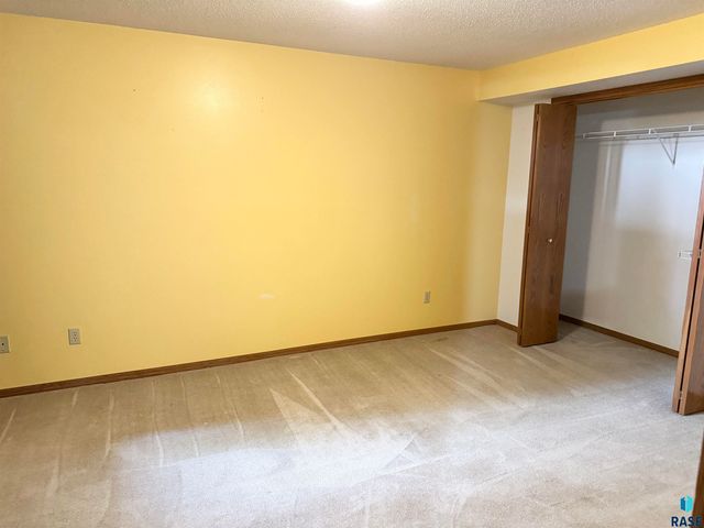 1805 E 57th St, Sioux Falls, SD 57108