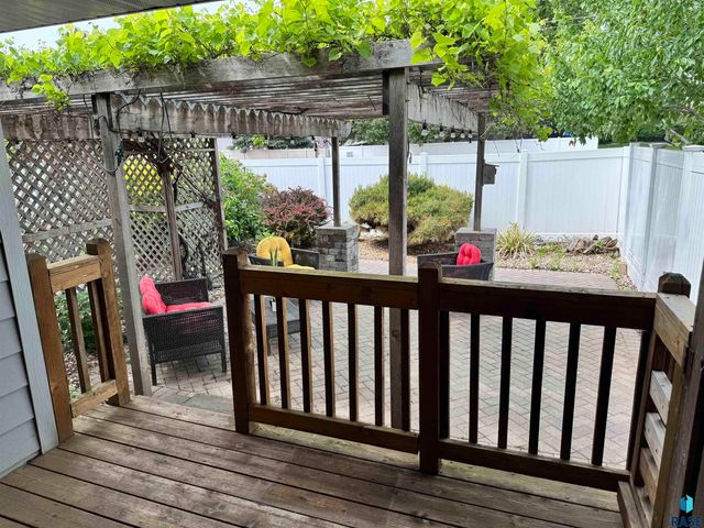 1805 E 57th St, Sioux Falls, SD 57108