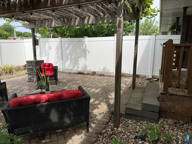 1805 E 57th St, Sioux Falls, SD 57108