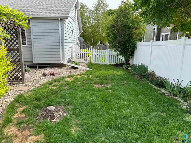 1805 E 57th St, Sioux Falls, SD 57108