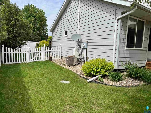 1805 E 57th St, Sioux Falls, SD 57108