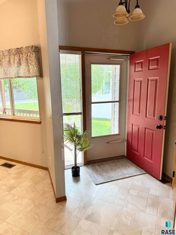 1805 E 57th St, Sioux Falls, SD 57108