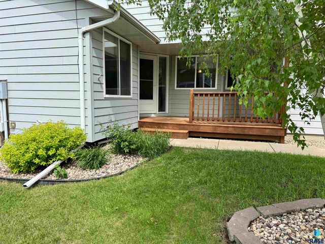 1805 E 57th St, Sioux Falls, SD 57108