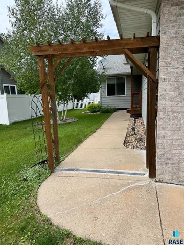 1805 E 57th St, Sioux Falls, SD 57108