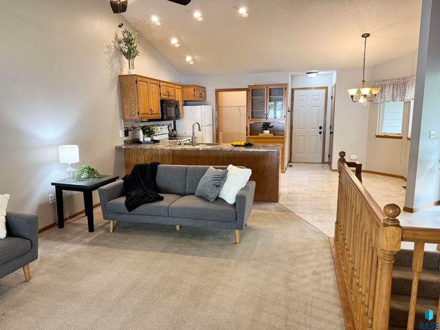 1805 E 57th St, Sioux Falls, SD 57108