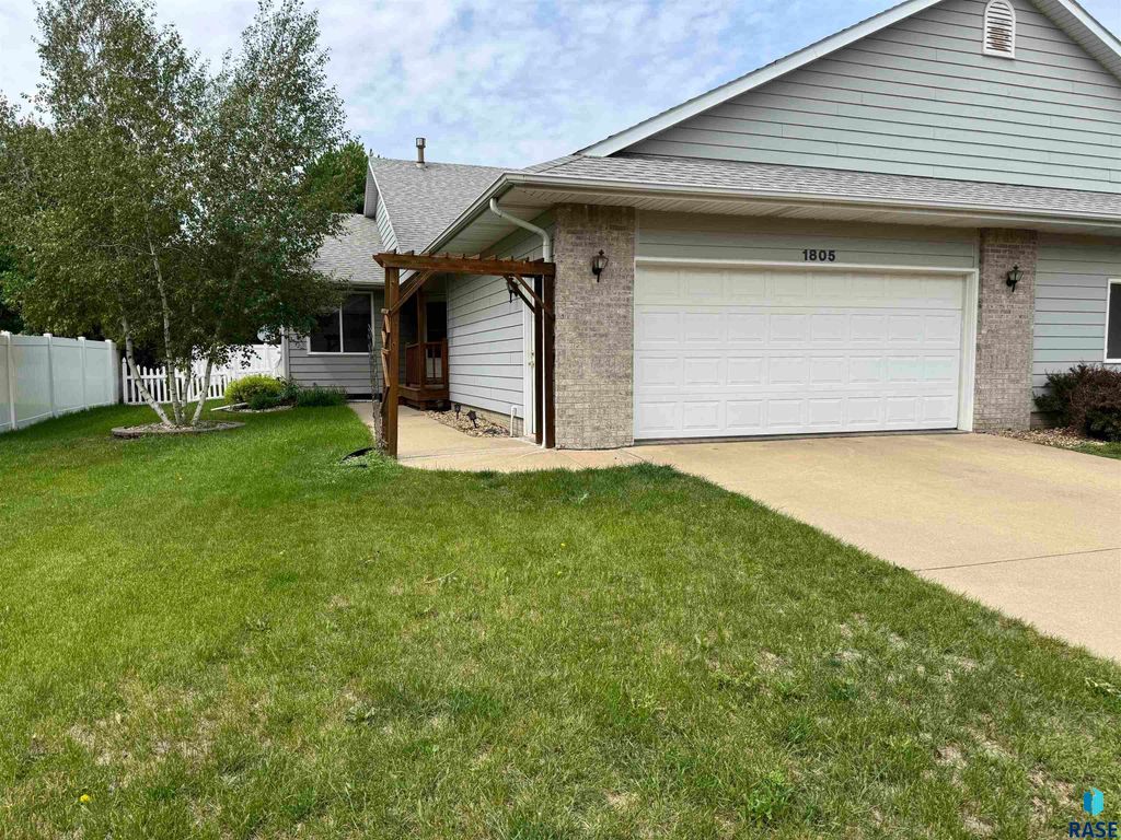 1805 E 57th St, Sioux Falls, SD 57108