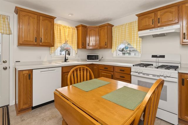 89 Haddon Road, Greece, NY 14626