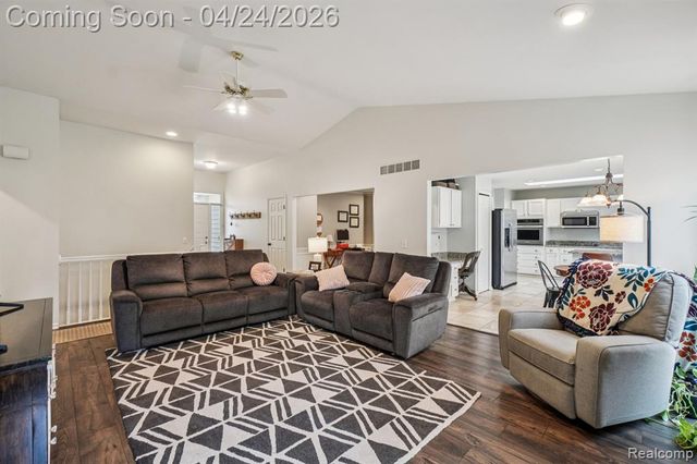 5819 Valley Drive, Clarkston, MI 48348