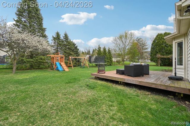 5819 Valley Drive, Clarkston, MI 48348