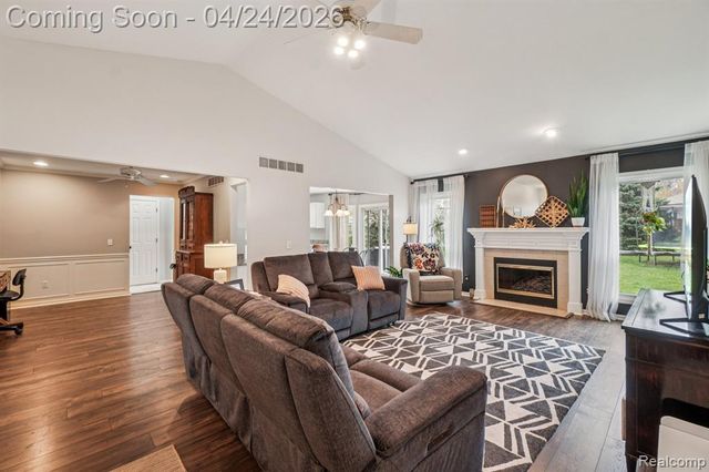 5819 Valley Drive, Clarkston, MI 48348