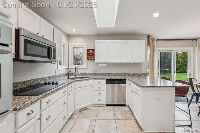 5819 Valley Drive, Clarkston, MI 48348