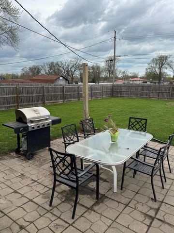 5564 Redwood Avenue, Portage, IN 46368