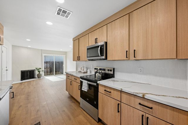 9060 New Dawn Dr, Sacramento, CA 95826