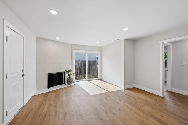 9060 New Dawn Dr, Sacramento, CA 95826