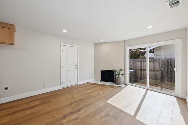 9060 New Dawn Dr, Sacramento, CA 95826