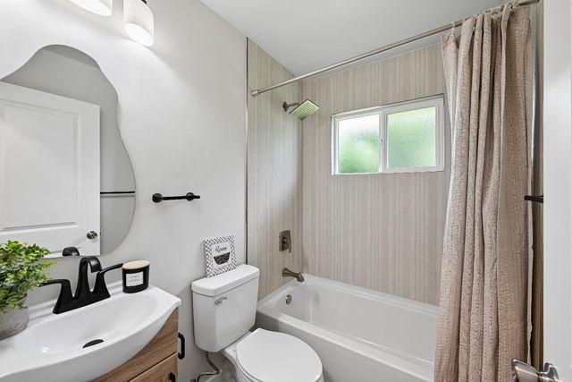 9060 New Dawn Dr, Sacramento, CA 95826