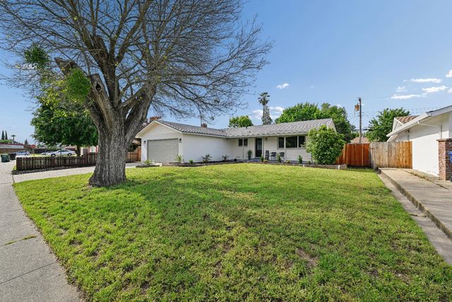 9060 New Dawn Dr, Sacramento, CA 95826