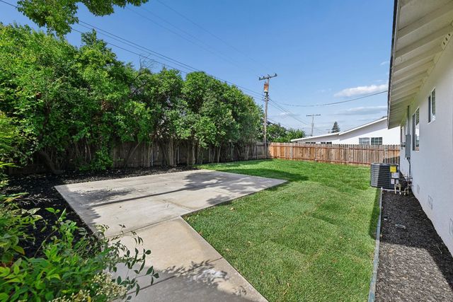 9060 New Dawn Dr, Sacramento, CA 95826