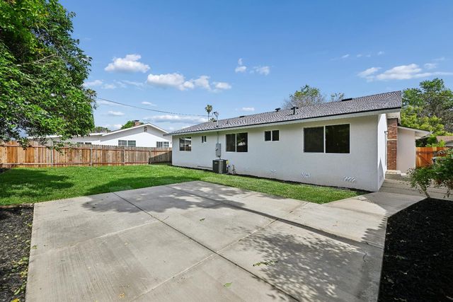 9060 New Dawn Dr, Sacramento, CA 95826