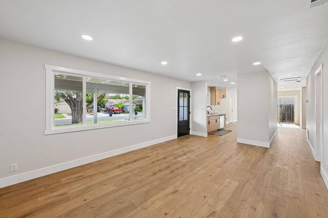 9060 New Dawn Dr, Sacramento, CA 95826