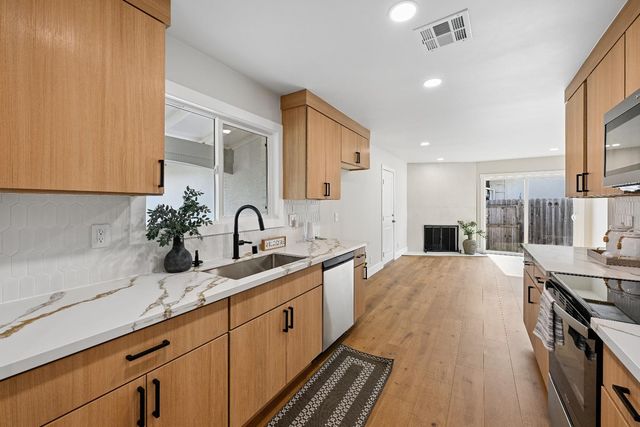 9060 New Dawn Dr, Sacramento, CA 95826