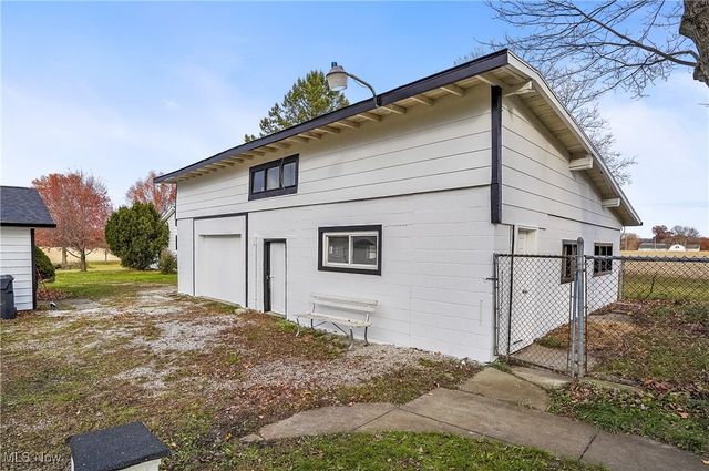 9865 Tallmadge Road, Diamond, OH 44412