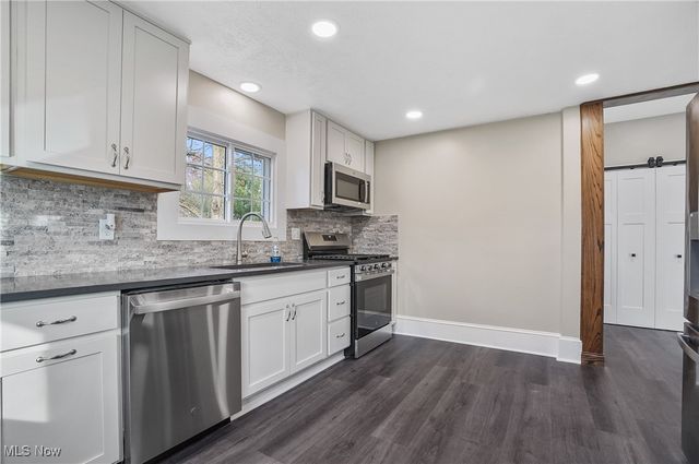 9865 Tallmadge Road, Diamond, OH 44412