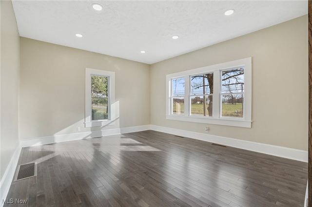 9865 Tallmadge Road, Diamond, OH 44412