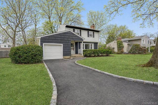 31 Munson Court, Melville, NY 11747